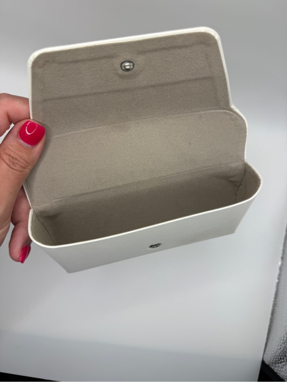 Michael Kors White Textured Eyewear Case - Picture 3 of 4